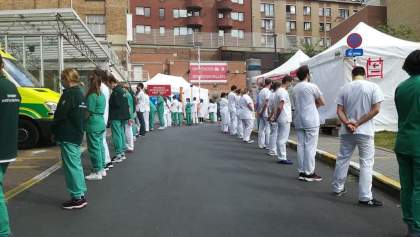 protesta-belgica-medicos-doctores-primer-ministo-video-espalda-coche-hospital-destacada