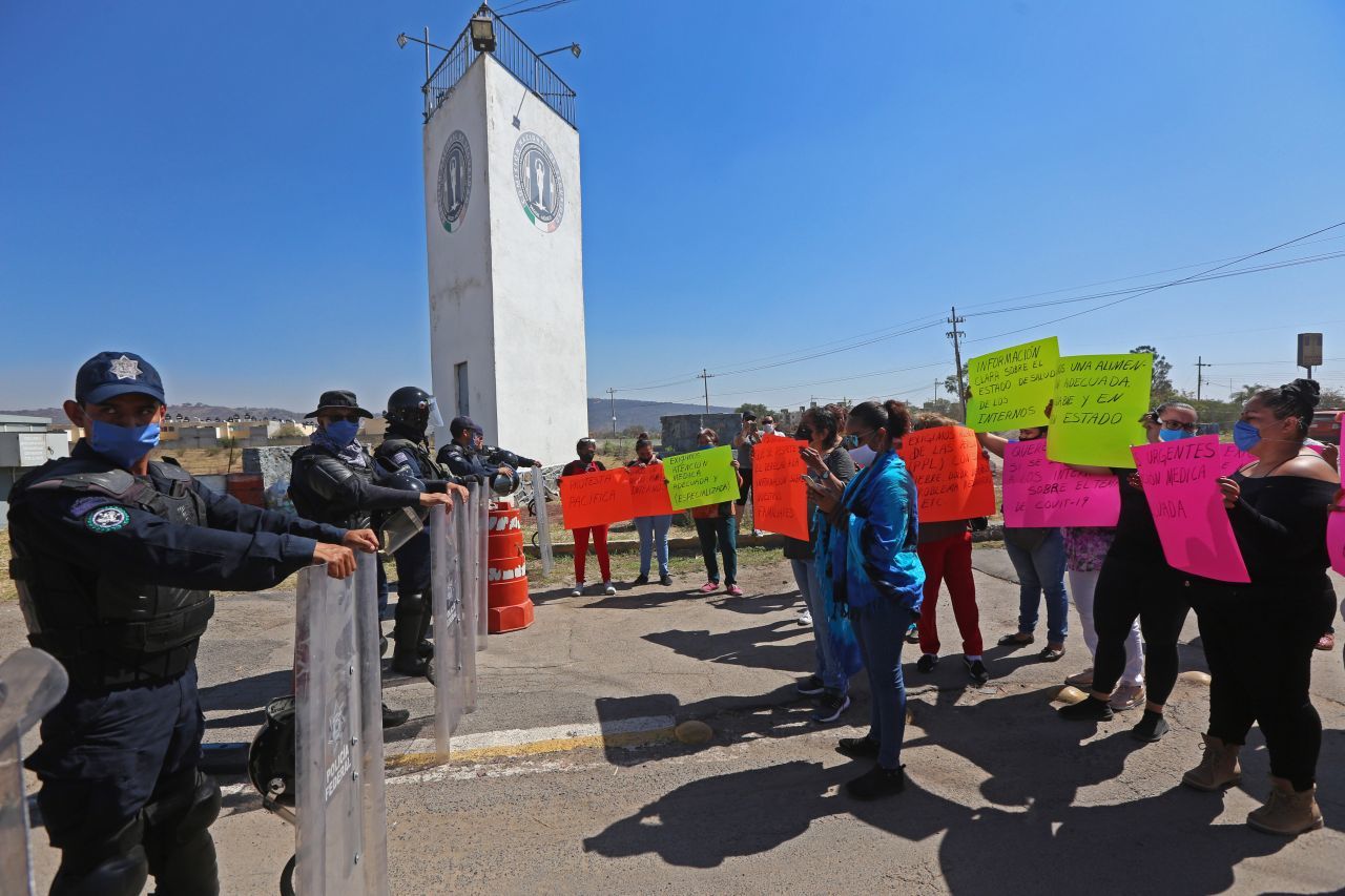 protesta-familiares-puente-grande