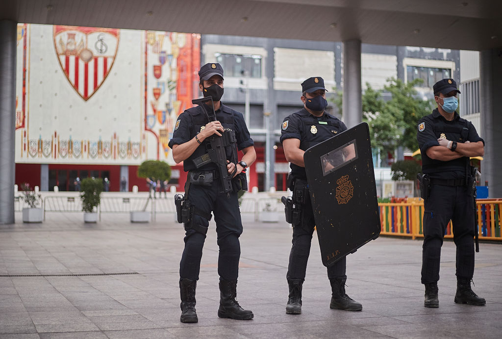 Aglomeraciones fuera del estadio, afición digital y Michael Robinson: Lo que no se vio del Sevilla vs Betis