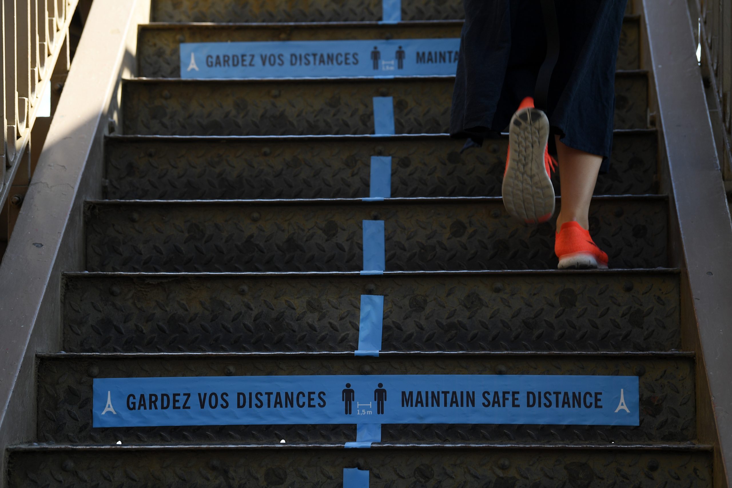 La Torre Eiffel reabre sus puertas tras casi tres meses de cierre