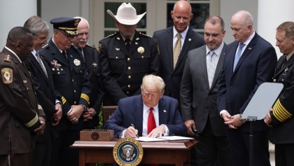 trump-firma-decreto-reforma-policia