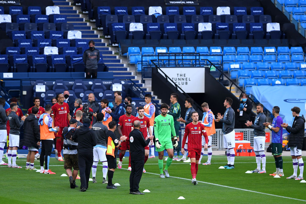 El pasillo con el que Manchester City homenajeó al campeón Liverpool