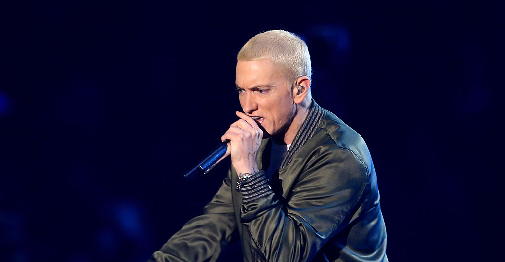 Eminem le tira con todo a los que no usan cubrebocas en su nueva canción