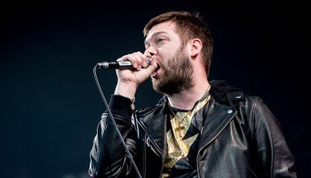 Kasabian explicó a detalle la salida de Tom Meighan de la banda