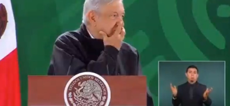 AMLO y el cubrebocas