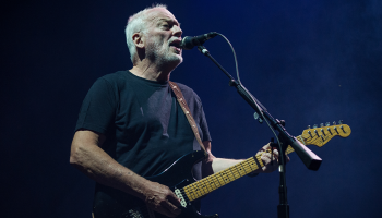 David Gilmour está de vuelta con una rola llamada "Yes, I Have Ghosts"