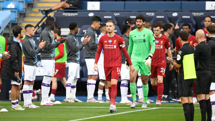 El pasillo con el que Manchester City homenajeó al campeón Liverpool