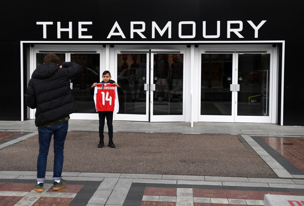 Despidos en el Arsenal exhiben la importancia de los aficionados para los trabajadores de los clubes