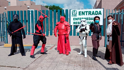 Ayuda de otra galaxia: Fans de Star Wars se unen para regalar comida afuera de un hospital en Yucatán