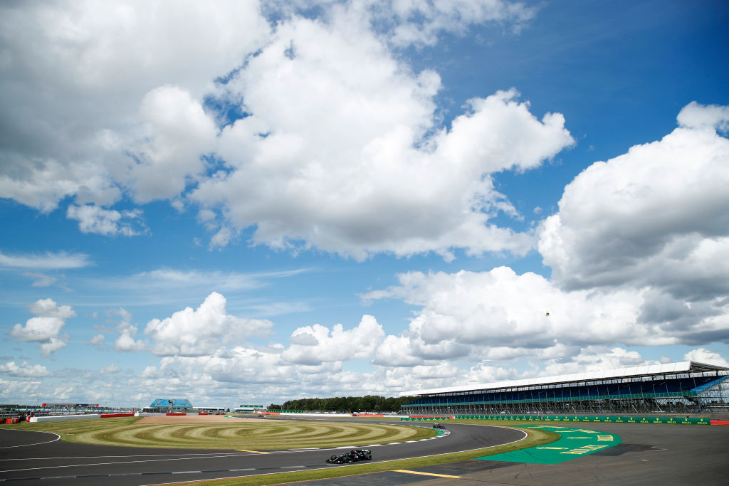 La vida sin 'Checo', los trofeos 'retro' y el choque de Magnussen: Lo que nos dejó el Gran Premio de Silverstone