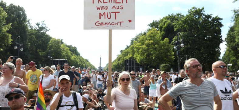 Protestan en Berlín contra medidas sanitarias para contener el coronavirus