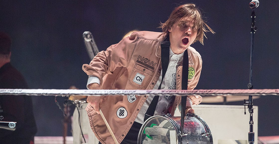 Will Butler de Arcade Fire reflexiona sobre la vida en su nueva rola "Close My Eyes"