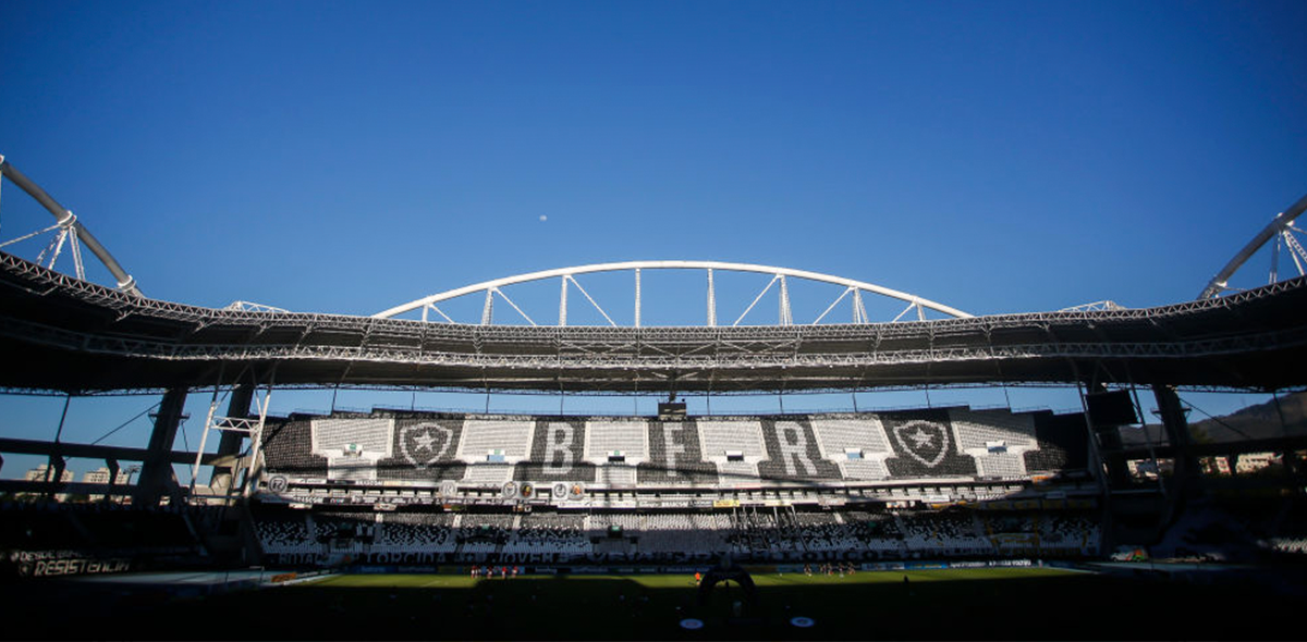 Oye, tranquilo: Jugador del Botafogo pateó al VAR tras gol anulado