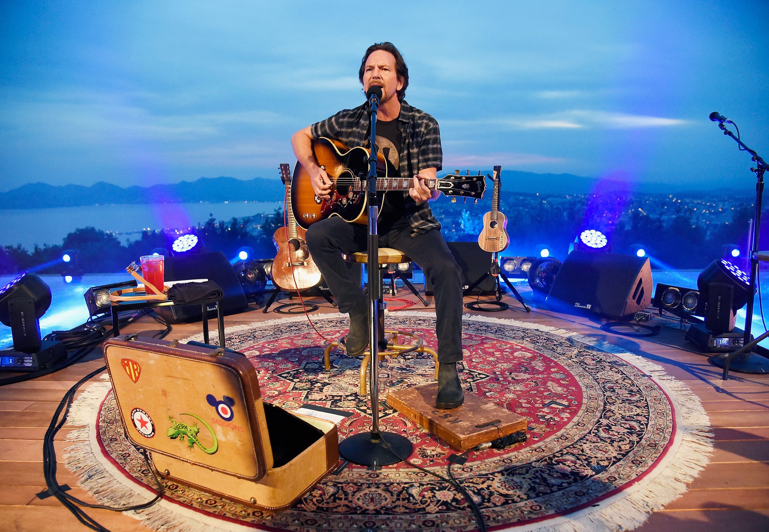 Eddie Vedder estrena una rola en solitario llamada "Cartography"