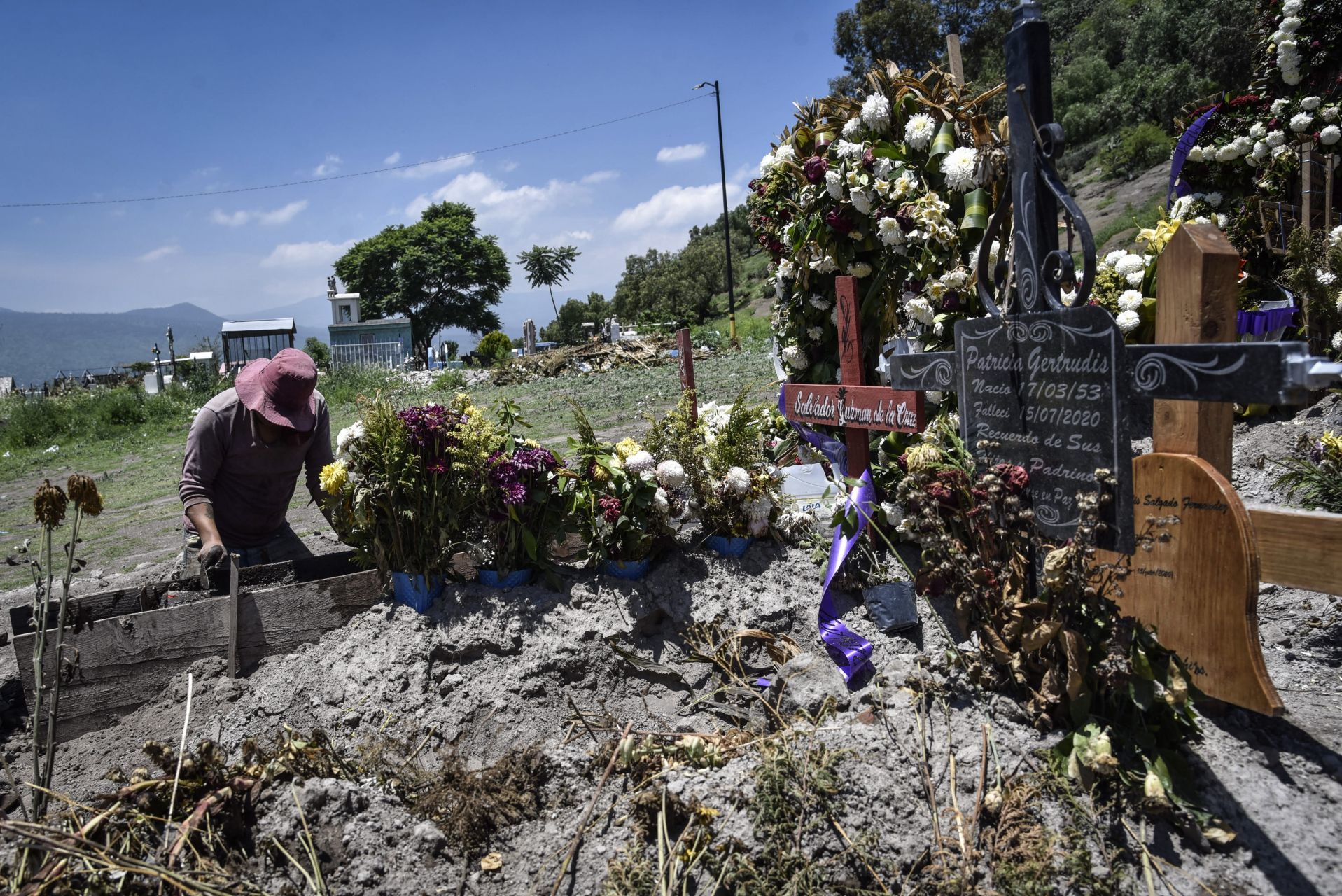 Detienen a hombre por mantener el cadáver de su madre en un refrigerador durante 5 años 