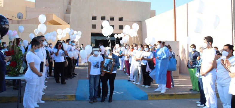 homenaje-muerte-personal-medico-hospital-covid