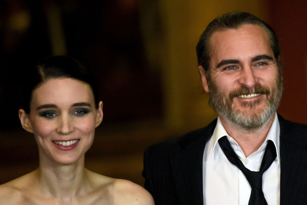 Fíjate Paty: Rooney Mara y Joaquin Phoenix se convierten en padres de un bebé llamado 'River'