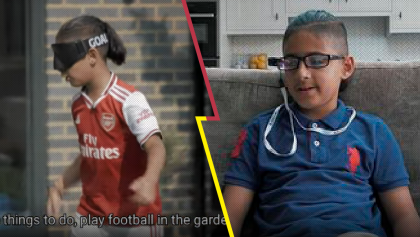 Messi ayuda a un aficionado invidente del Arsenal con gafas inteligentes