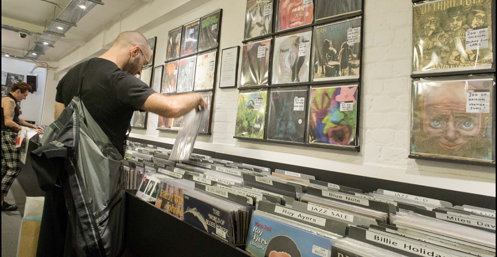 ¡Histórico! Por primera vez en 34 años, la venta de vinilos superó por completo al CD