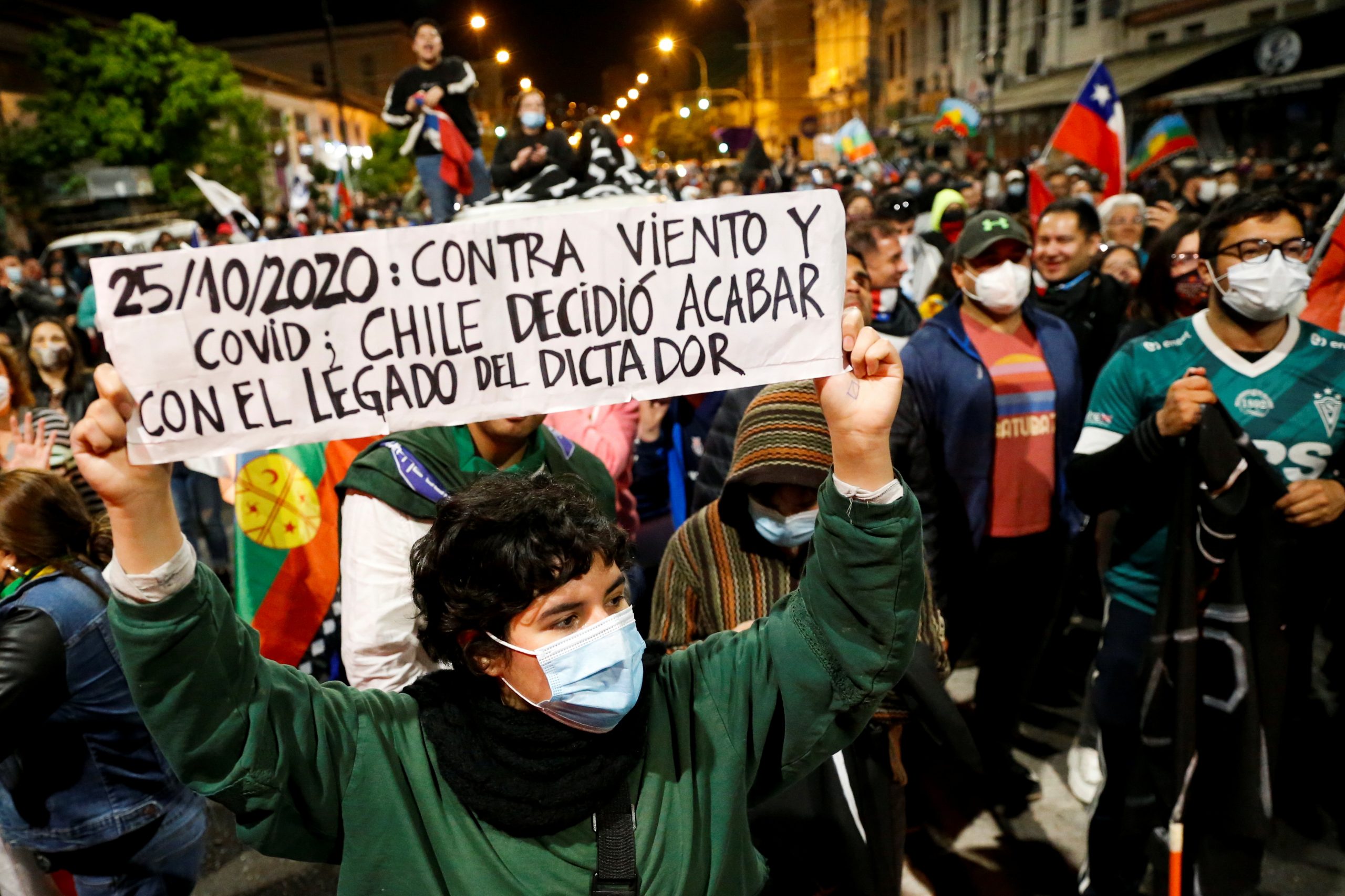 Se aprueba en Chile la redacción de una nueva Constitución tras un año de protestas