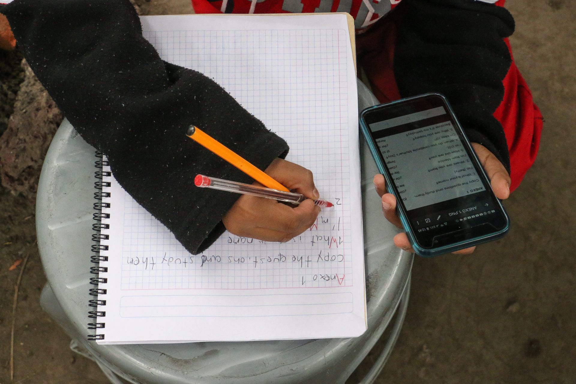 "Los pobres ya se quedaron": Profesor de CCH critica a alumno por no tener cámara para tomar clases