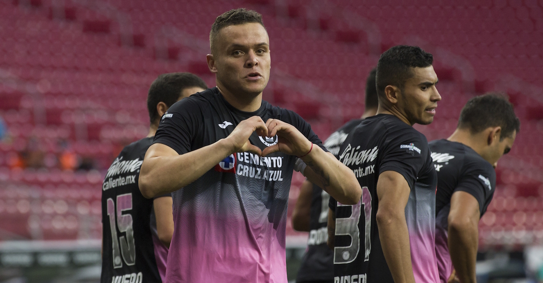 Con uniforme espantoso, Cruz Azul termina con la sequía goleadora ante las pobres Chivas