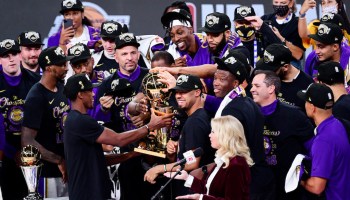 ¡Lakers, campeón! LeBron James abrirá las vitrinas púrpuras 10 años después