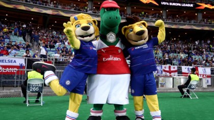 ¡Aplausos, crack! Ozil se ofreció a pagar el sueldo de 'Gunnersaurus' para que vuelva al Arsenal