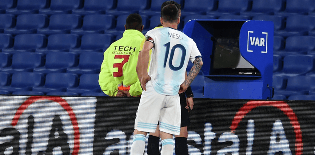 "Ya nos cagaste": Filtran video de Messi reclamando al árbitro del Argentina vs Paraguay