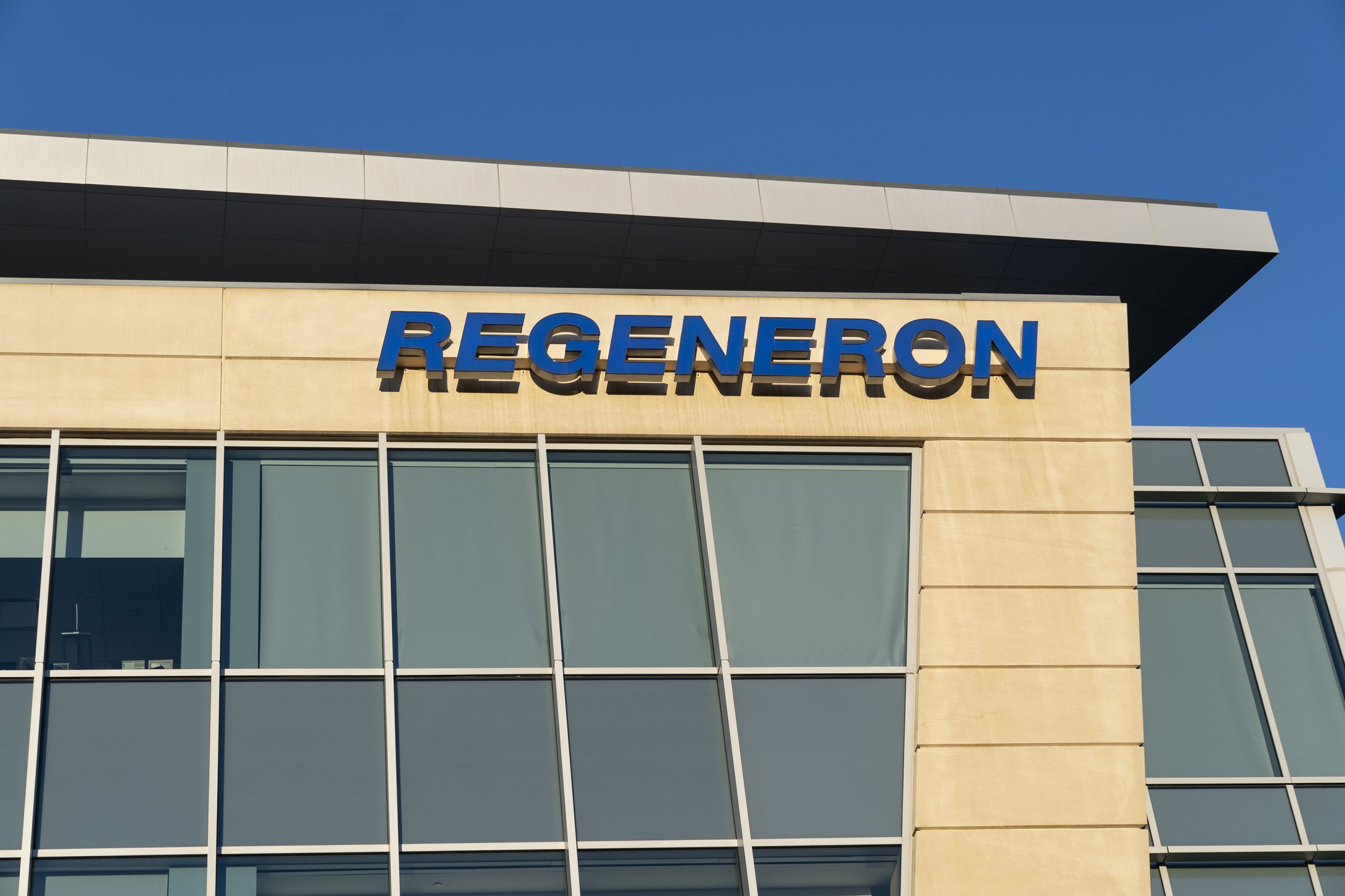 EU aprueba tratamiento de Regeneron (el que usó Trump) contra COVID-19