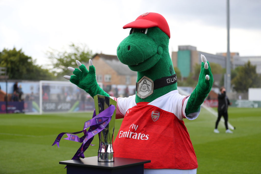 ¡No se extinguió! 'Gunnersaurus' regresó al Arsenal luego de ser despedido por el coronavirus