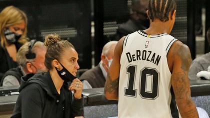 Becky Hammon, la primera mujer en dirigir un partido de temporada regular en la NBA