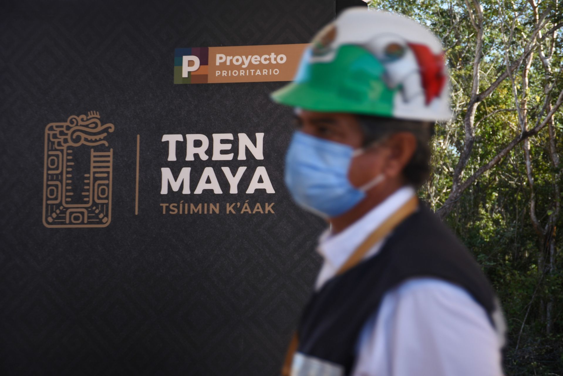 AMLO "entregará" Tren Maya y aeropuertos al Ejército para evitar privatizaciones