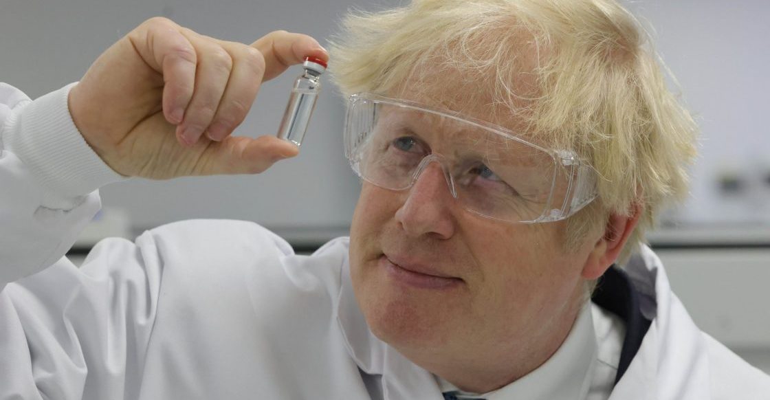 boris johnson vacuna astrazeneca