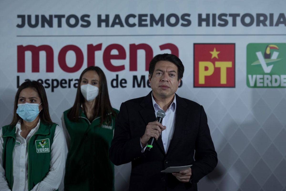 CIUDAD DE MÉXICO, 23DICIEMBRE2020.- Morena formalizó su alianza con el PT y el Partido Verde, el anuncio fue formalizado en una conferencia de prensa ofrecida por Mario Delgado, presidente nacional de Morena; Geovanna Bañuelos, coordinadora de los senadores del PT; y Karen Castrejón, presidenta nacional del Partido Verde.