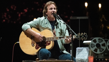 ¡Regalo navideño! Eddie Vedder estrena de sorpresa 'Matter of Time', un nuevo EP