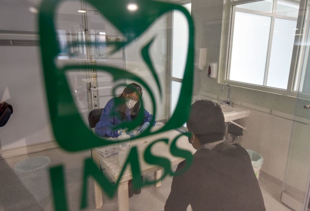 Una mujer tuvo que dar a luz en sanitarios del IMSS en Coahuila por "protocolo antiCovid"