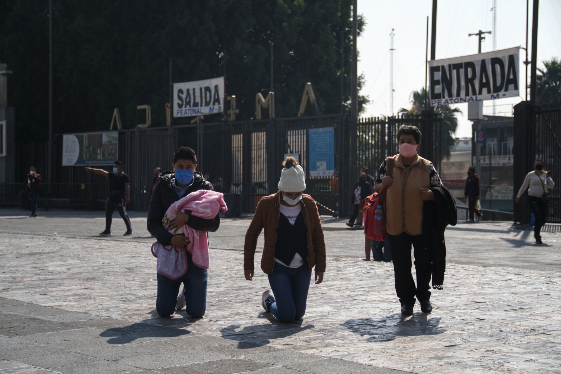 peregrinos-basilica-guadalupe