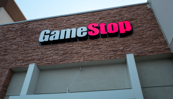 ¿Qué pasa con GameStop y por qué sus acciones se dispararon gracias a Reddit?