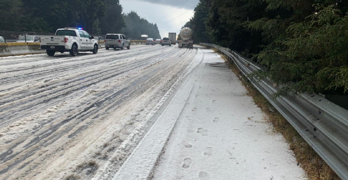 En imágenes: Así quedó la México-Cuernavaca tras la intensa granizada