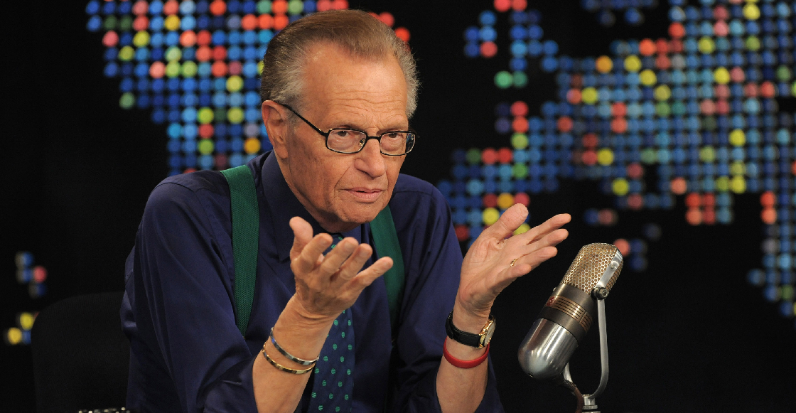 Hospitalizan al legendario periodista y presentador Larry King por COVID-19