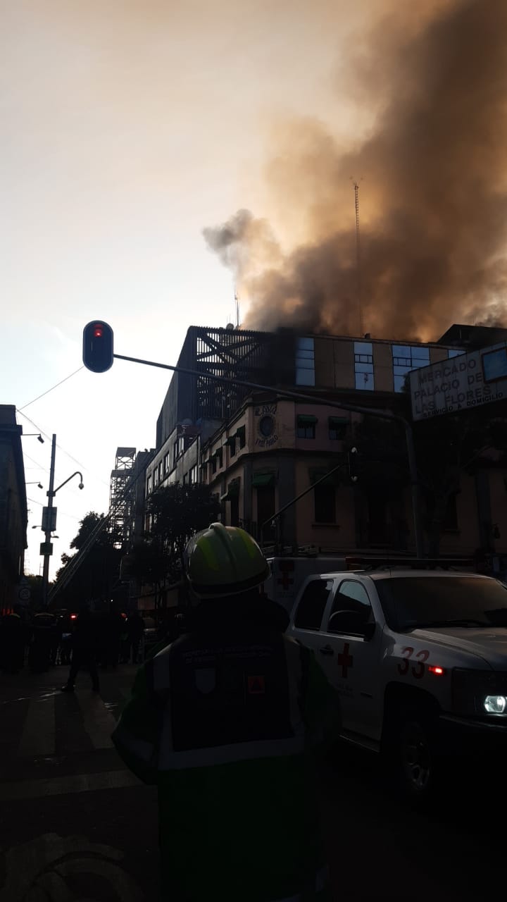 Se incendian oficinas del Metro CDMX; suspenden el servicio en algunas líneas