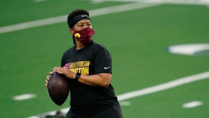 ¿Quién es Jennifer King, la primera entrenadora afroamericana en la NFL?