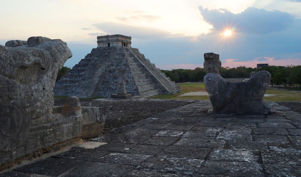 ladykukulkan-chichen-itza-yucatan