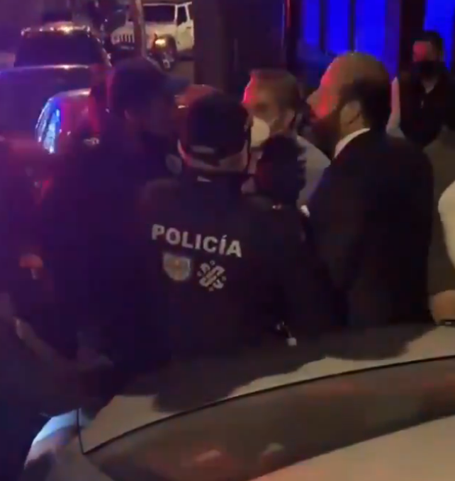 Hombre insulta a policías de CDMX y surge #LordMisZapatos