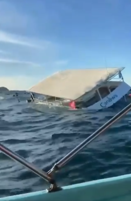 Se hunde barco con cerca de 60 turistas en aguas de Puerto Vallarta