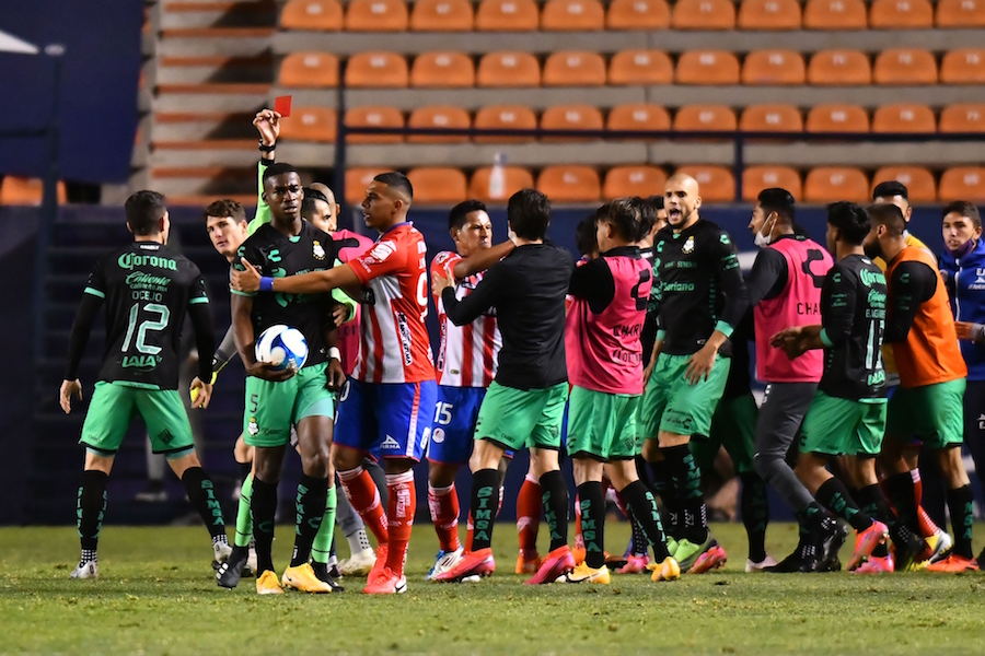 ¿Qué pasó con Félix Torres, el balonero y los presuntos actos de racismo que acusa Santos Laguna?