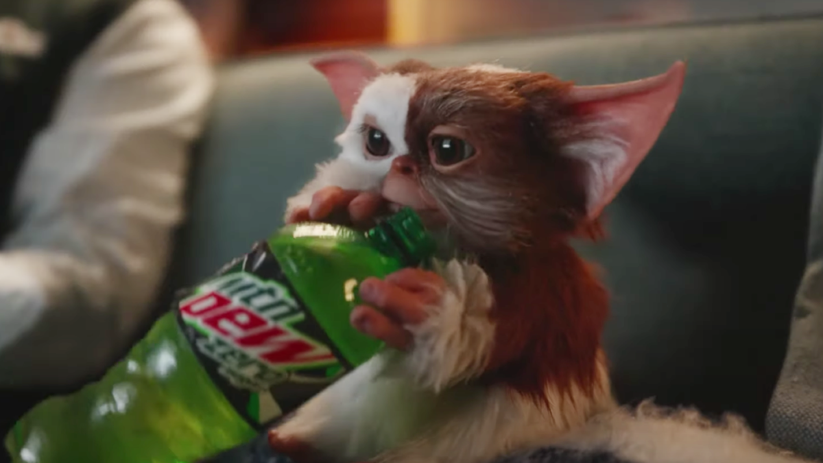 ¡Gizmo y Billy de 'Los Gremlins' se reúnen después de 31 años en un comercial!