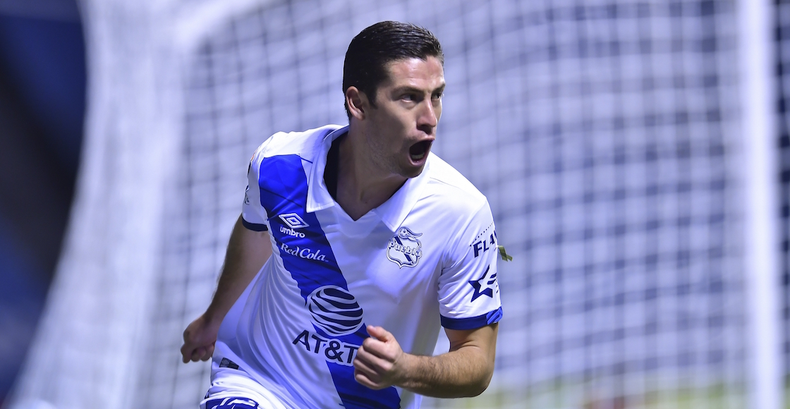 ¡Ya denle el título de goleo! Ormeño hizo un hat-trick con Puebla y se llevó el balón... antes de terminar el juego