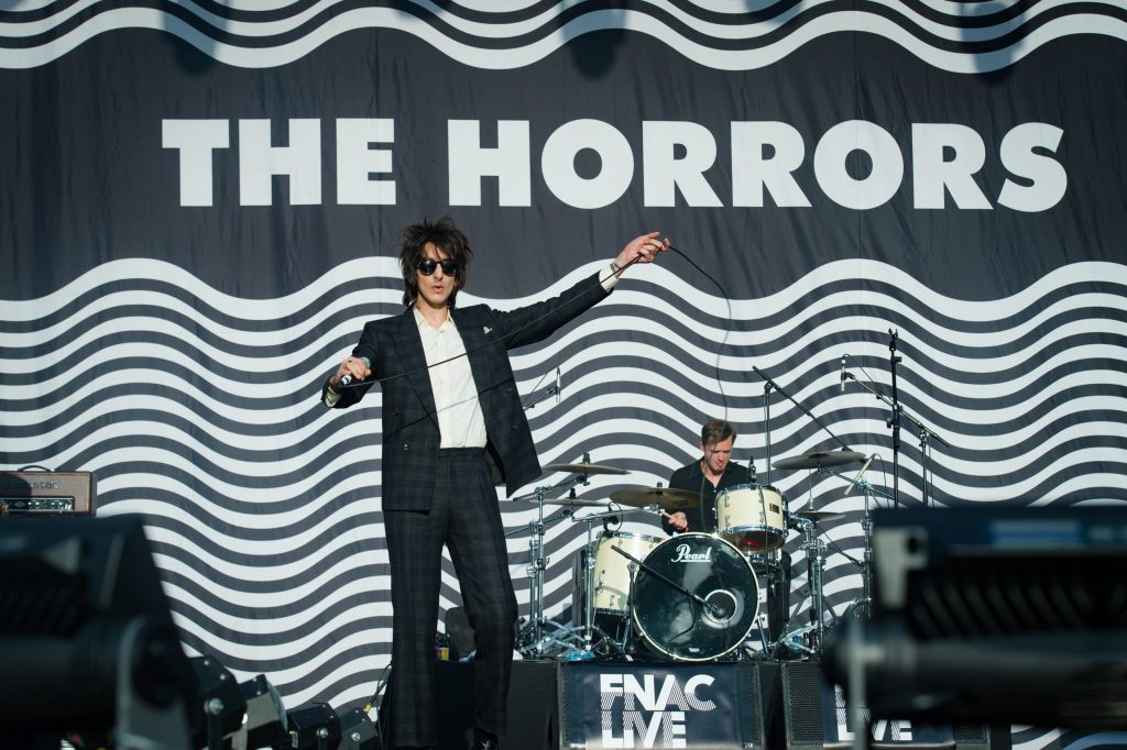 The Horrors vuelven después de cuatro años con la pesada rola "Lout"